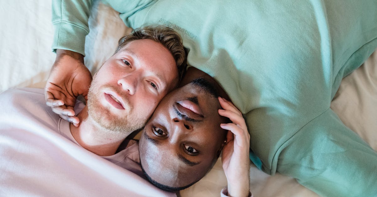 explorez l'univers intrigant du bdsm, où consentement, confiance et sensations se rencontrent. découvrez des pratiques variées, des conseils pour débutants et des témoignages captivants qui vous plongeront au cœur de cette passion fascinante.
