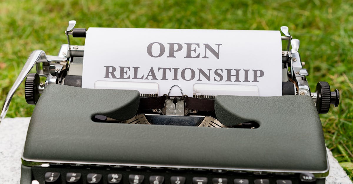 découvrez l'univers du bdsm consensuel, où le respect et la communication sont essentiels. explorez des pratiques saines et épanouissantes pour vivre des expériences intenses et enrichissantes en toute sécurité.