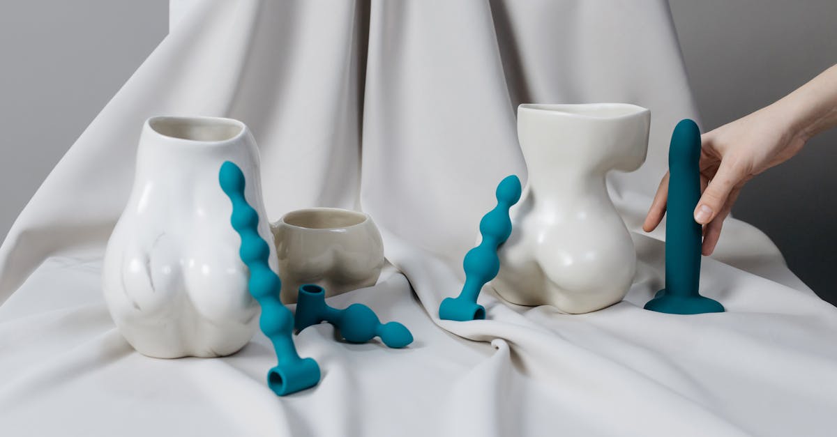 découvrez notre sélection de dildos pour tous les goûts et préférences. que vous soyez débutant ou expérimenté, trouvez le modèle qui vous convient le mieux et explorez de nouvelles sensations. livraison discrète et produits de qualité garantis.