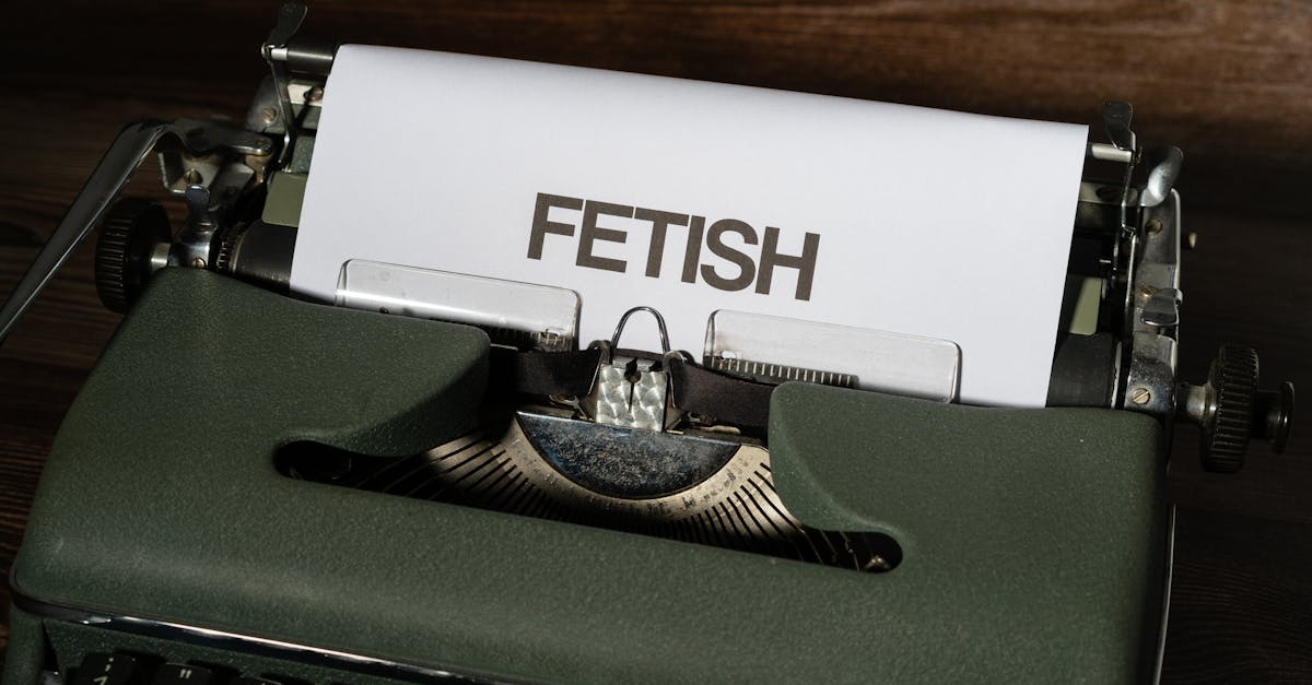 découvrez le phénomène du fétichisme, ses multiples facettes et son impact sur la sexualité humaine. plongez dans l'univers des désirs et des passions, et explorez comment ces pratiques influencent les relations et la psychologie des individus.