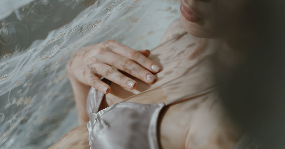 découvrez notre collection de lingerie sexy qui allie élégance et audace. osez révéler votre sensualité avec des modèles en dentelle, satin et matières délicates, parfaits pour sublimer votre silhouette.