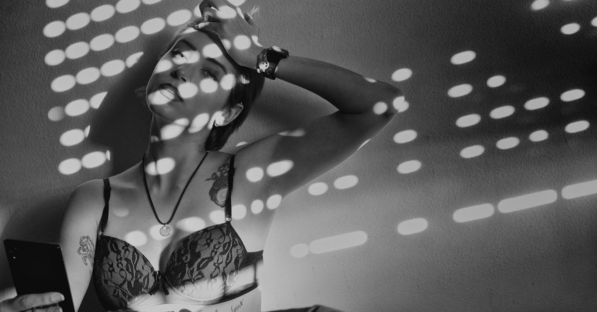 découvrez notre collection de lingerie sexy qui sublime votre silhouette et révèle votre sensualité. des modèles élégants et audacieux, parfaits pour vous faire sentir confiante et désirable. explorez notre gamme et faites de chaque moment un instant spécial.