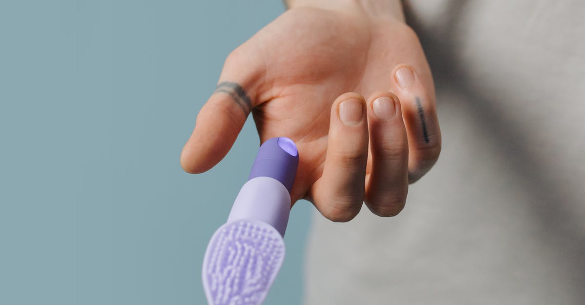découvrez notre large sélection de vibrateurs, conçus pour stimuler vos sens et enrichir vos moments d'intimité. chaque modèle allie ergonomie et puissance pour une expérience inoubliable. explorez des sensations nouvelles et vivez des plaisirs intenses en toute discrétion.