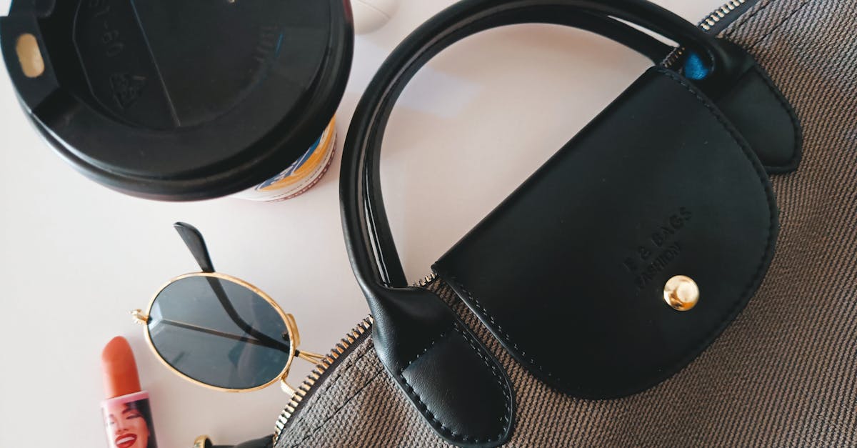 découvrez les accessoires essentiels pour compléter votre style ou améliorer votre quotidien. sélection d’articles indispensables alliant praticité et tendance pour tous les besoins.
