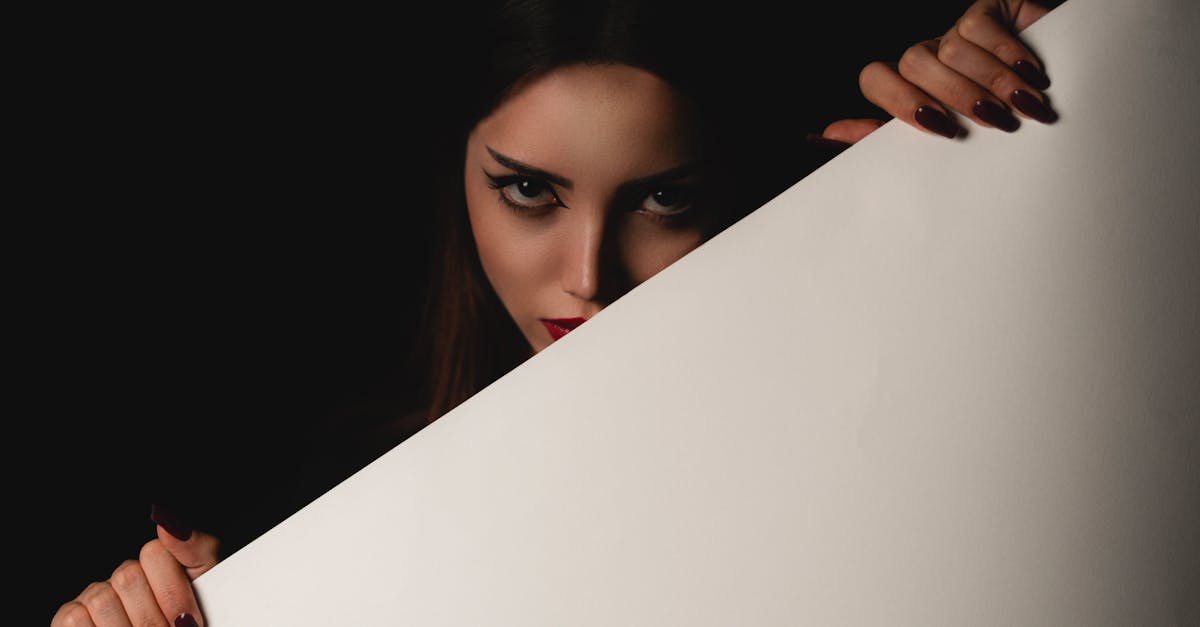 découvrez les secrets de la séduction : conseils, techniques et astuces pour développer votre confiance et réussir vos rencontres amoureuses.