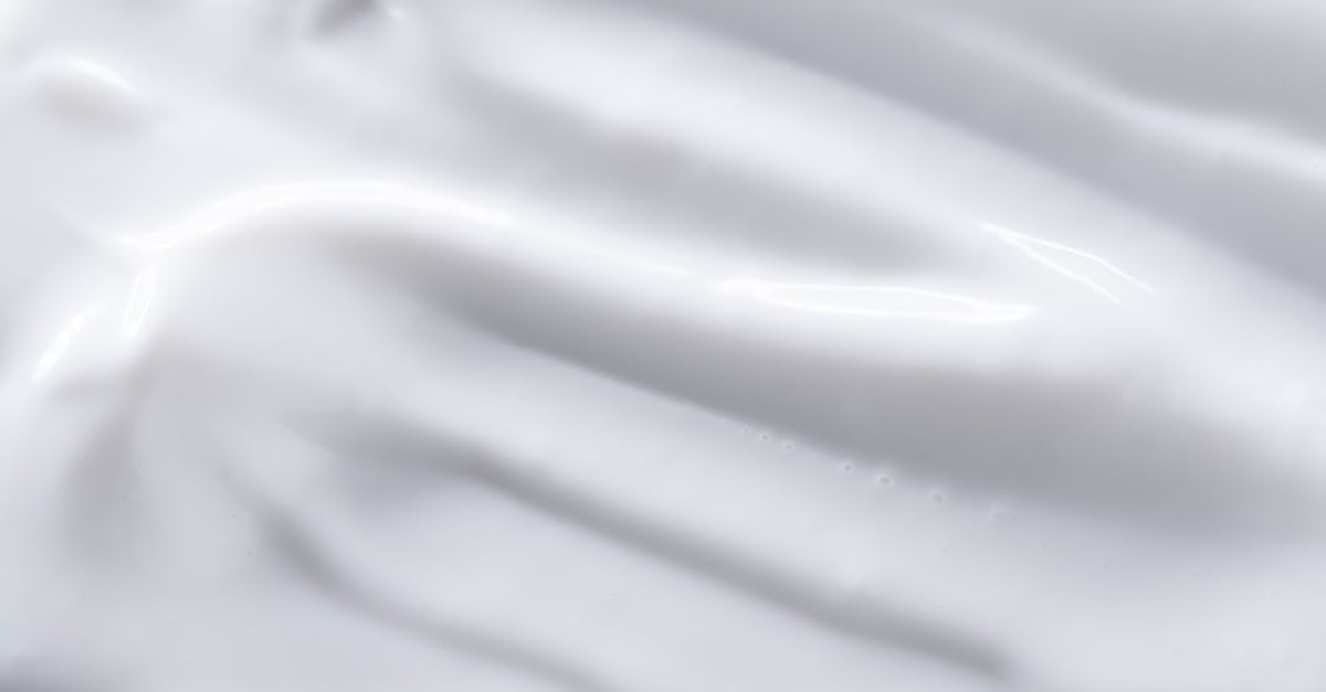 découvrez tout ce qu'il faut savoir sur les lubrifiants anaux : conseils d'utilisation, types de lubrifiants, astuces pour optimiser le confort et la sécurité lors de vos rapports intimes.