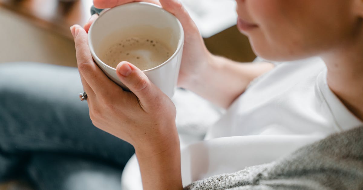 découvrez tout ce qu'il faut savoir sur le plaisir anal : conseils, bienfaits, précautions et techniques pour des expériences intimes agréables et en toute sécurité.