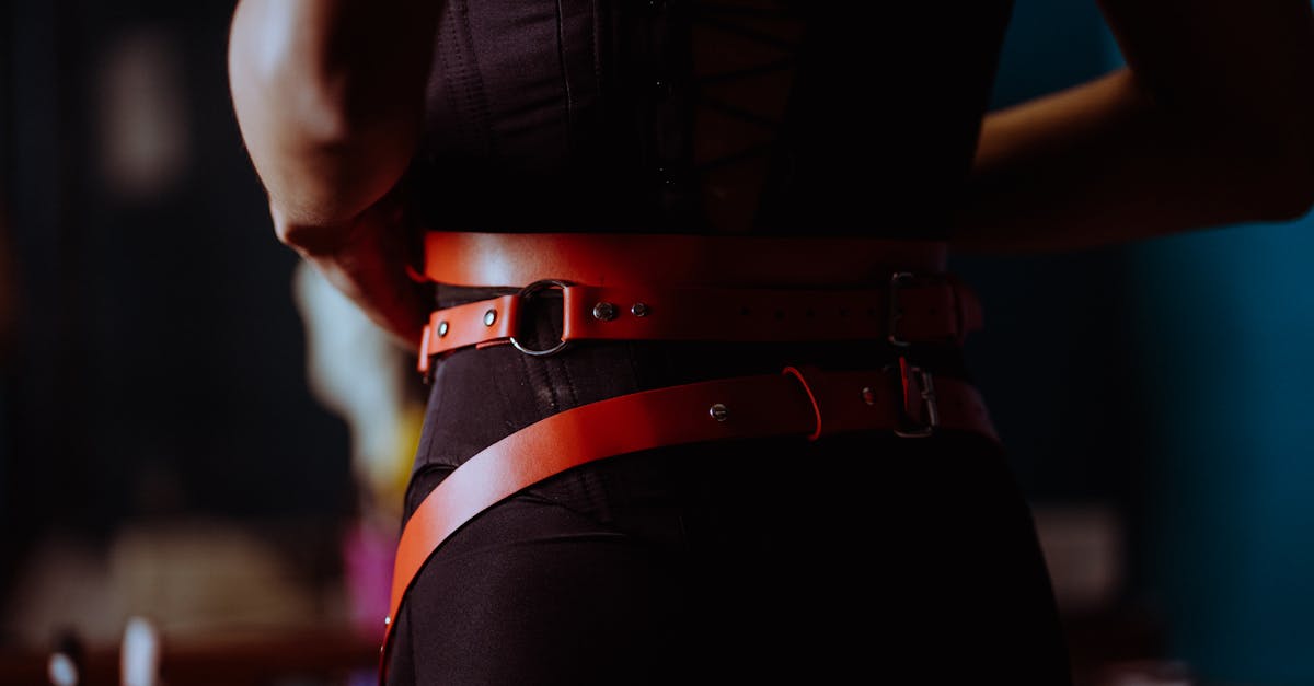 découvrez l’univers bdsm : pratiques, conseils de sécurité, communication et respect dans le cadre du bondage, discipline, domination, soumission, sadomasochisme. informations et ressources pour une expérience positive et consentie.