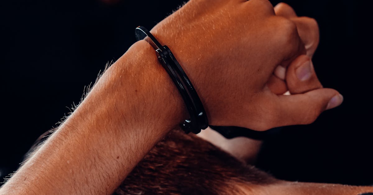 découvrez l'univers du bondage, une pratique bdsm alliant confiance, plaisir et sensualité. conseils, techniques et sécurité pour débutants et initiés.