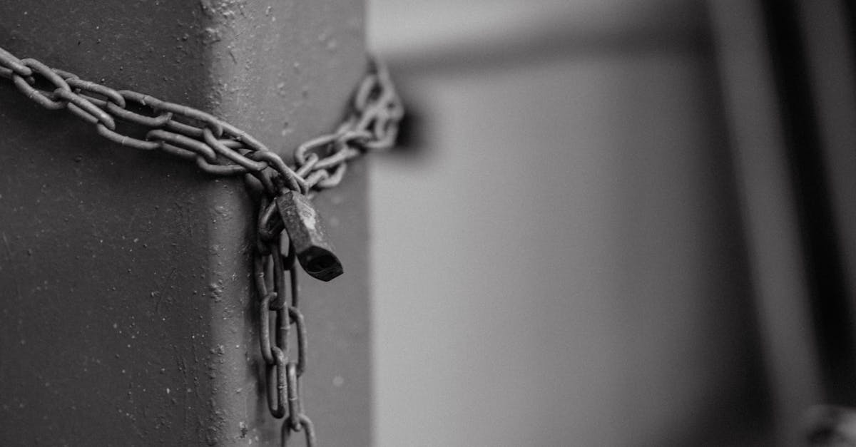 découvrez tout ce qu'il faut savoir sur le bondage : définitions, pratiques, conseils de sécurité et astuces pour une expérience érotique respectueuse et consentie.