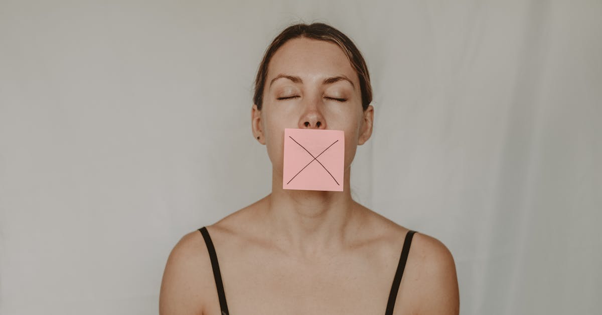 découvrez la signification de la discrétion, ses avantages au quotidien et des conseils pratiques pour cultiver cette qualité précieuse dans vos relations personnelles et professionnelles.