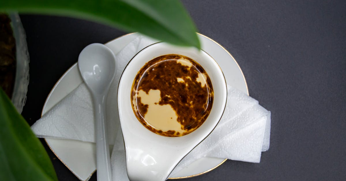 découvrez l'huile de massage comestible, idéale pour des instants de détente et de sensualité. parfumée et douce pour la peau, elle allie plaisir et bien-être. parfaite pour pimenter vos moments à deux !
