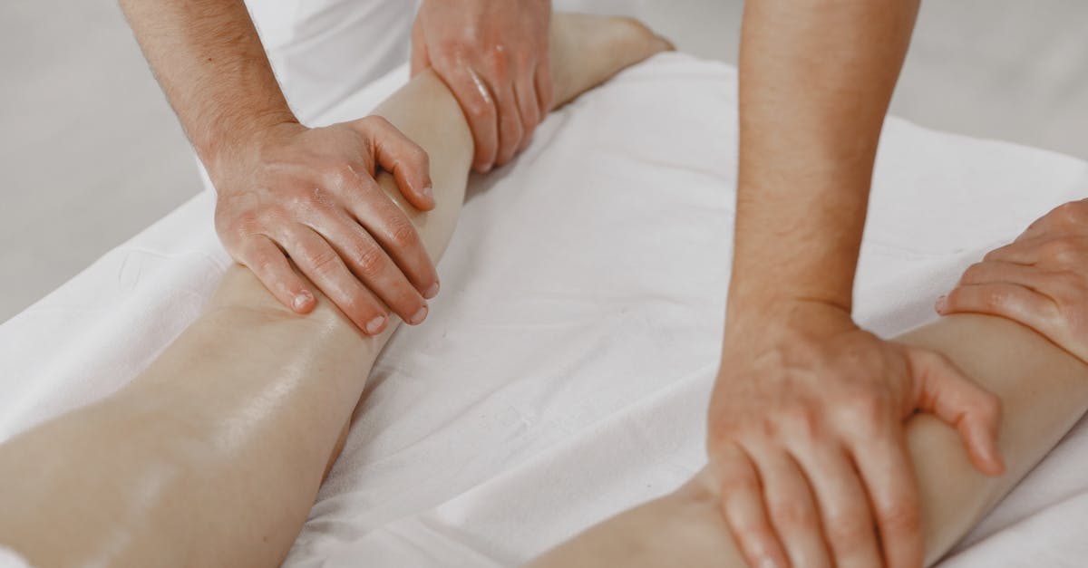 découvrez notre huile de massage comestible, parfaite pour des moments sensuels et gourmands. sa texture douce et ses arômes délicieux subliment vos massages tout en respectant la peau.