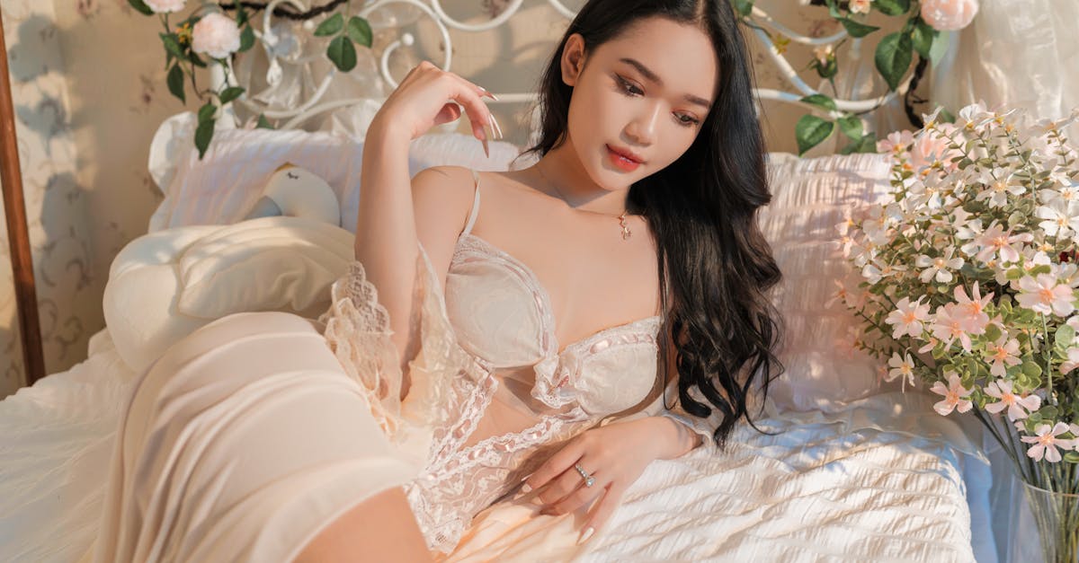 découvrez ce qu'est l'éjaculation féminine, ses causes, ses différences avec l'orgasme, et des conseils pour mieux comprendre ce phénomène naturel féminin.