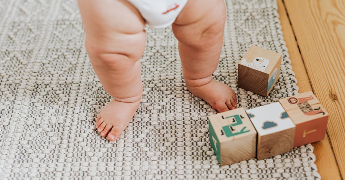 découvrez 'first toy', le jouet idéal pour accompagner les premiers moments d’éveil et de jeu de bébé. sûr, ludique et éducatif, il favorise le développement et éveille la curiosité des tout-petits dès la naissance.