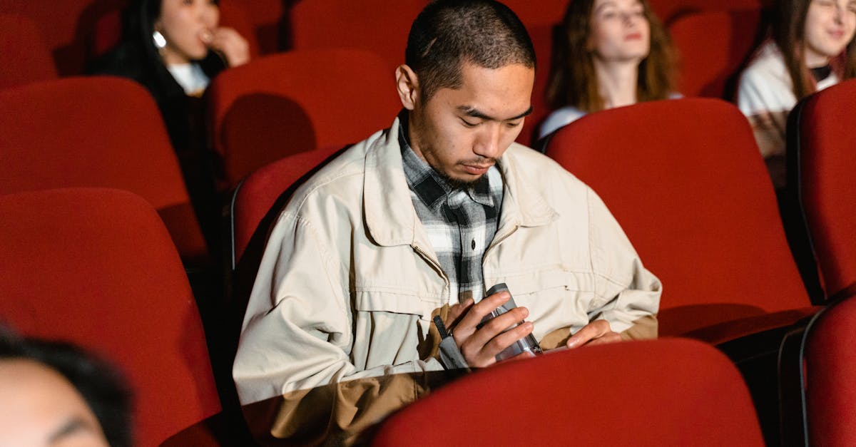découvrez des conseils et techniques pour le plaisir masculin en solo, afin d'améliorer votre bien-être, mieux connaître votre corps et profiter de moments intimes en toute confiance.