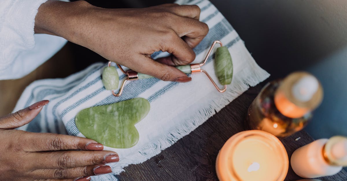 découvrez les bougies de massage, parfaites pour créer une ambiance relaxante et profiter d’un moment de bien-être. nos bougies diffusent un parfum envoûtant et fondent en une huile tiède idéale pour des massages doux et apaisants.