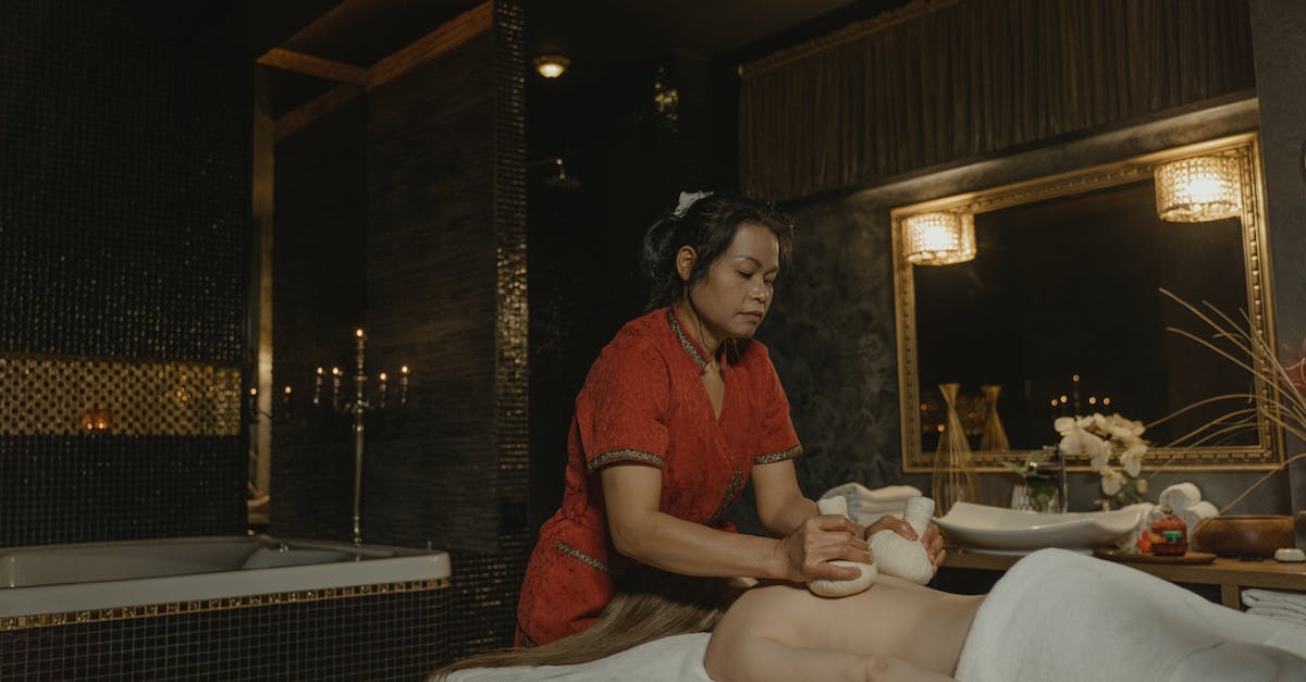 découvrez les bougies de massage, des bougies spécialement conçues pour fondre en une huile parfumée, idéale pour des massages relaxants et sensoriels. parfaites pour prendre soin de votre peau et créer une ambiance chaleureuse.