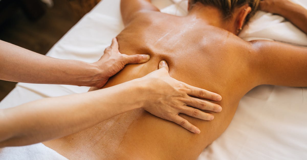 découvrez notre sélection d'huiles de massage naturelles, idéales pour détendre le corps et apaiser l'esprit. profitez d’une expérience sensorielle unique avec des huiles adaptées à tous les types de peau.