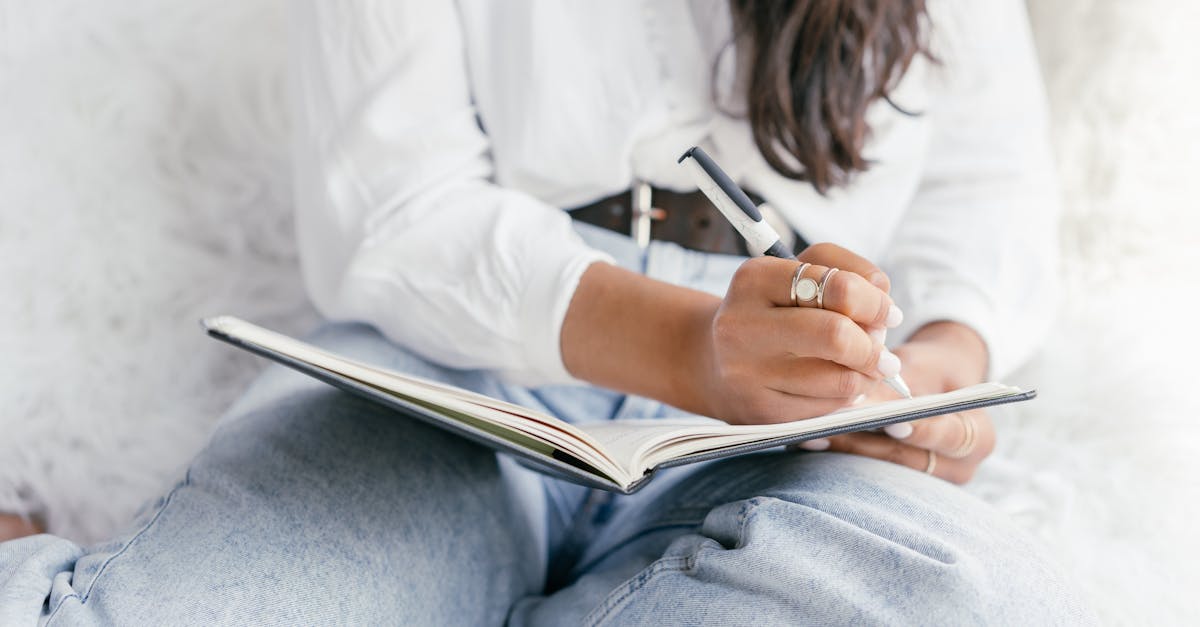 découvrez tout ce qu'il faut savoir sur l'anneau pénien : utilisations, bienfaits, conseils de sécurité et astuces pour améliorer vos moments intimes.