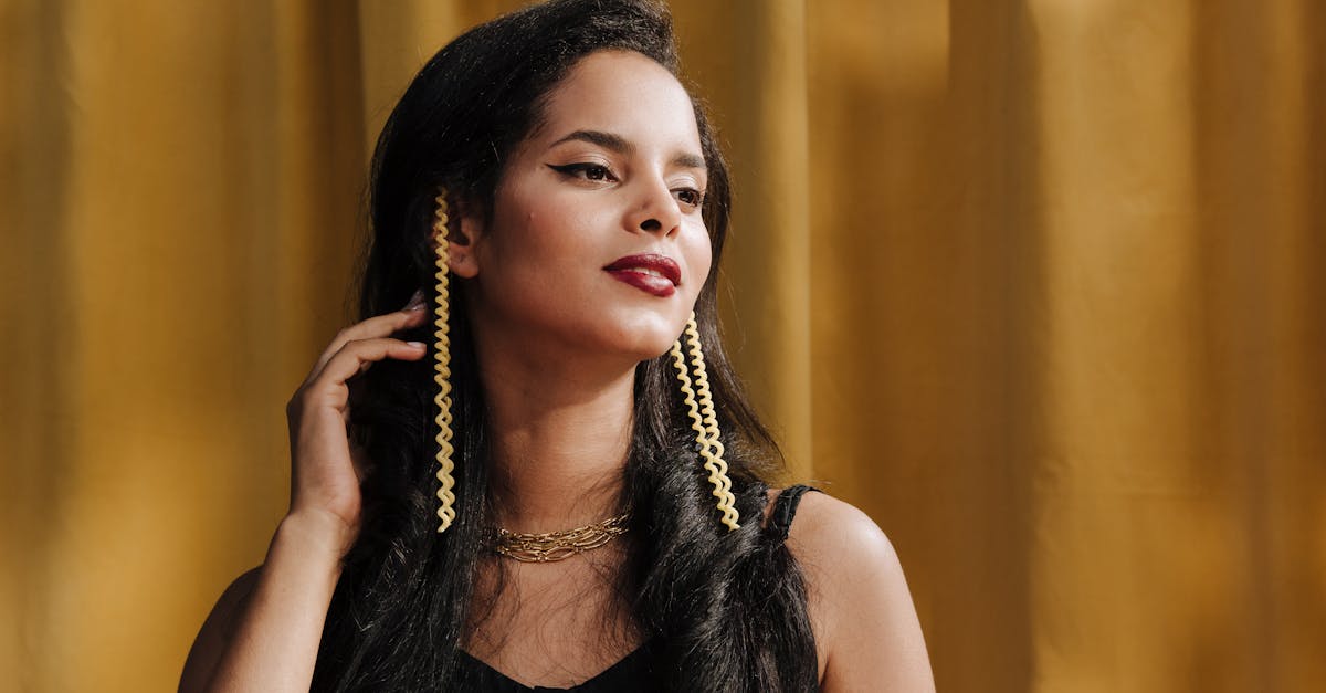 découvrez notre collection d’accessoires sensuels pour sublimer vos moments d’intimité : lingerie, bijoux raffinés et accessoires délicats pour éveiller vos sens et pimenter vos envies.